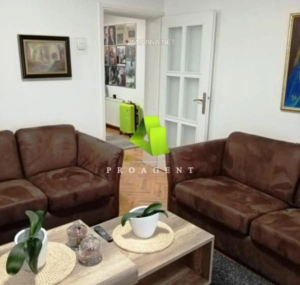 Haus mit 3 Schlafzimmern und Parkplatz in Niš, Serbien