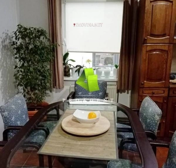 Haus mit 3 Schlafzimmern und Parkplatz in Niš, Serbien