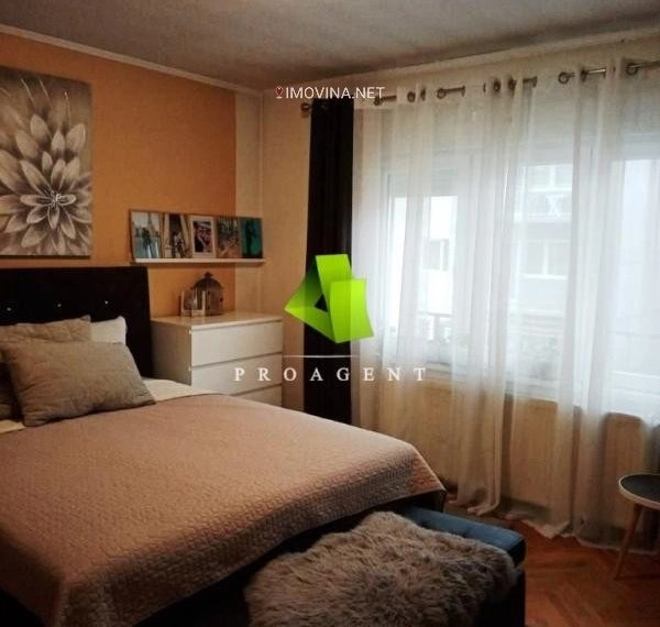 Haus mit 3 Schlafzimmern und Parkplatz in Niš, Serbien