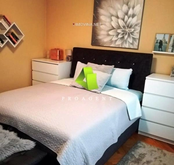 Haus mit 3 Schlafzimmern und Parkplatz in Niš, Serbien