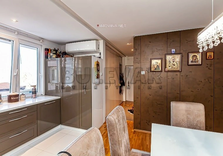 شقة بمساحة 83 م² مع مصعد في نيش، صربيا