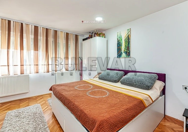 شقة بمساحة 83 م² مع مصعد في نيش، صربيا