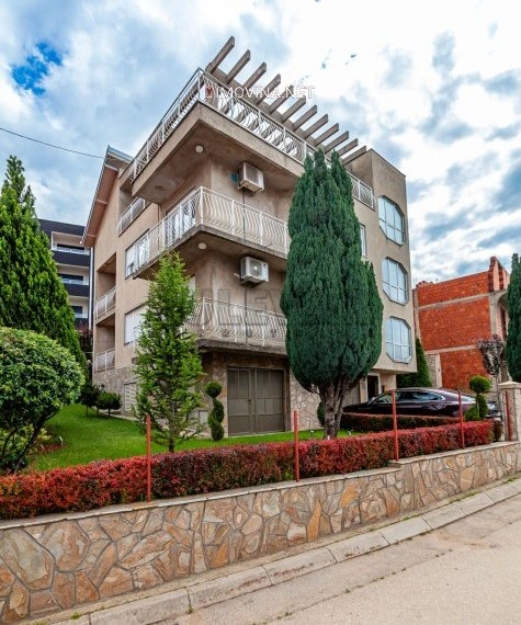 منزل مكون من 3 غرف نوم مع مرآب في نيش، صربيا