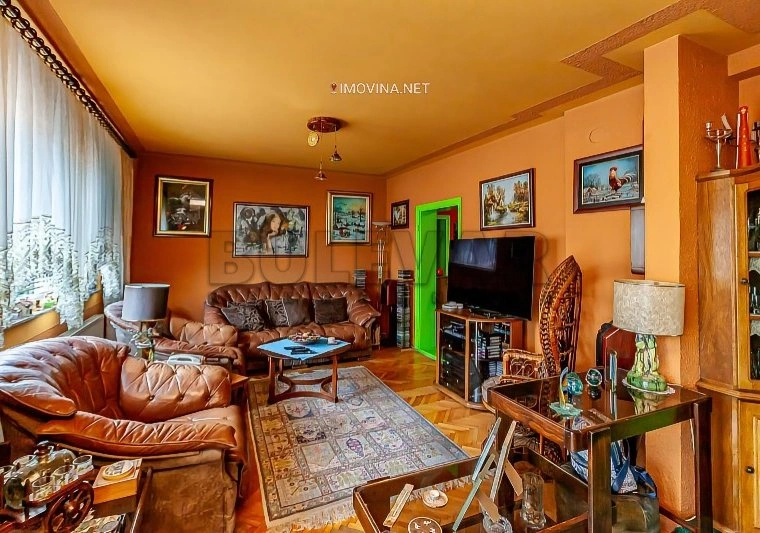 منزل مكون من 3 غرف نوم مع مرآب في نيش، صربيا