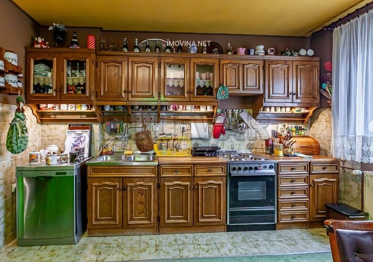 منزل مكون من 3 غرف نوم مع مرآب في نيش، صربيا