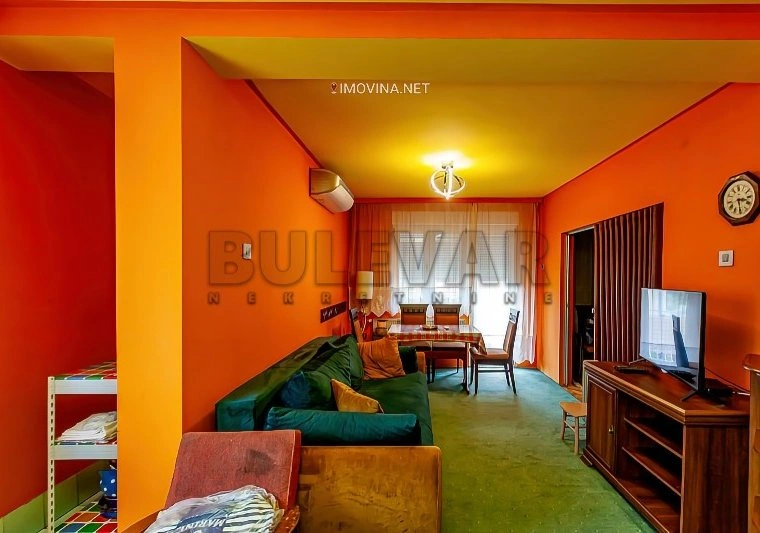 منزل مكون من 3 غرف نوم مع مرآب في نيش، صربيا