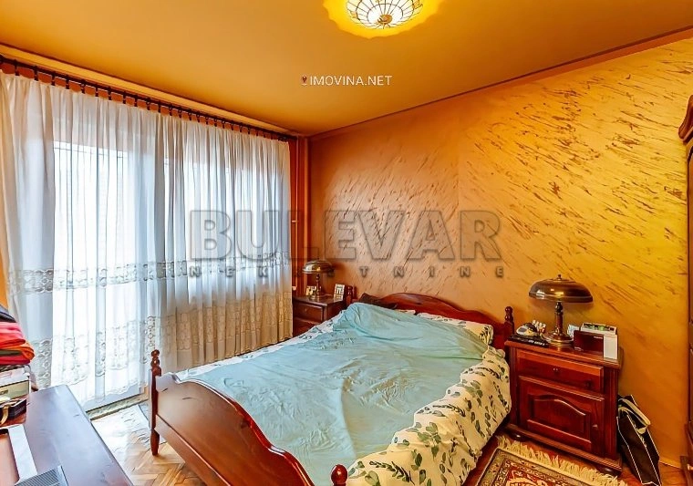 منزل مكون من 3 غرف نوم مع مرآب في نيش، صربيا