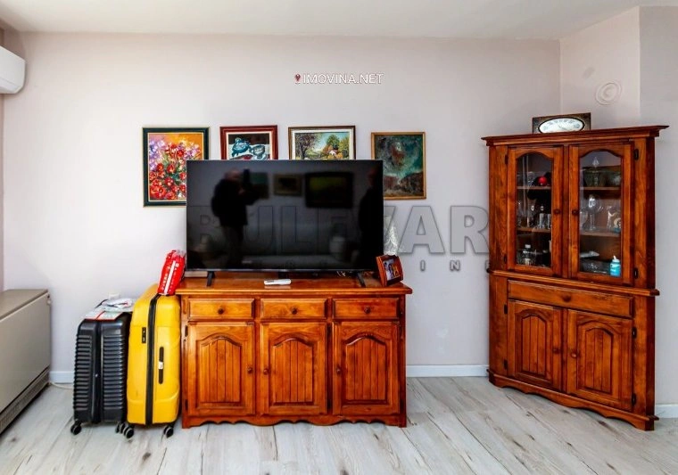 塞尔维亚·尼什 82 m² 复式,带露天停车位