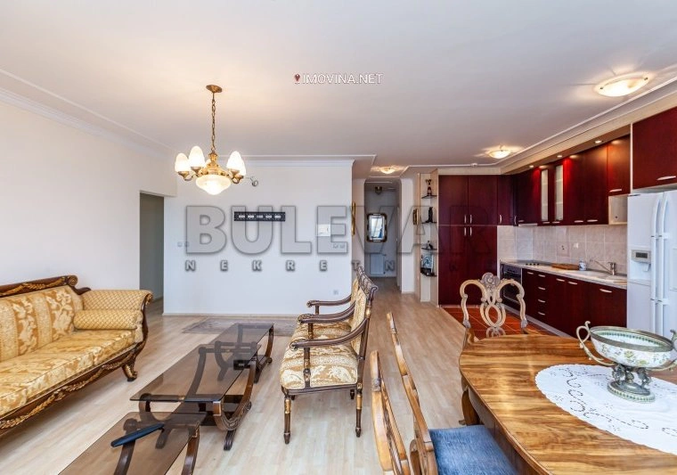 नीस, सर्बिया में खुली पार्किंग स्थल के साथ 78 m2 अपार्टमेंट