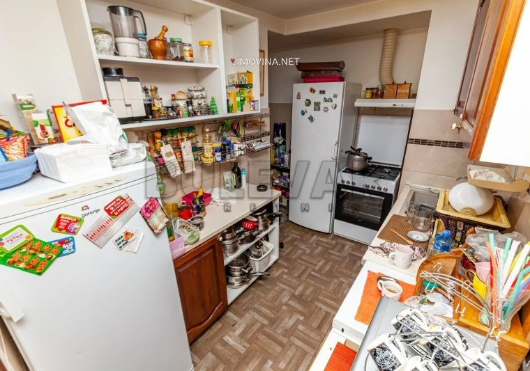 नीस, सर्बिया — लिफ्ट के साथ 3‑बेडरूम अपार्टमेंट