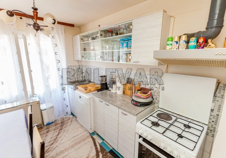 منزل بمساحة 200 m2 مع حديقة في نيش، صربيا