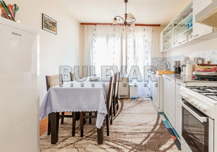 منزل بمساحة 200 m2 مع حديقة في نيش، صربيا