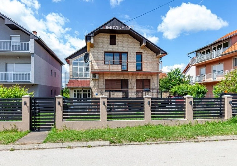 Casa 270 m² con giardino a Nis, Serbia
