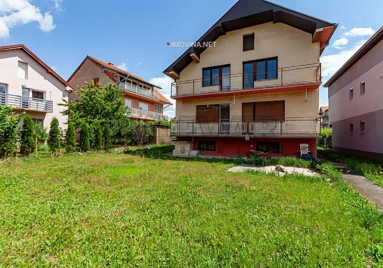 Casa 270 m² con giardino a Nis, Serbia