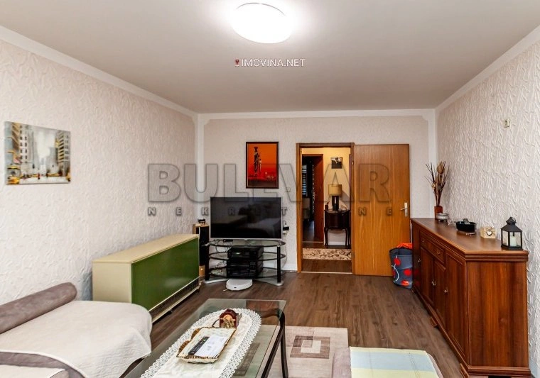 Casa 270 m² con giardino a Nis, Serbia