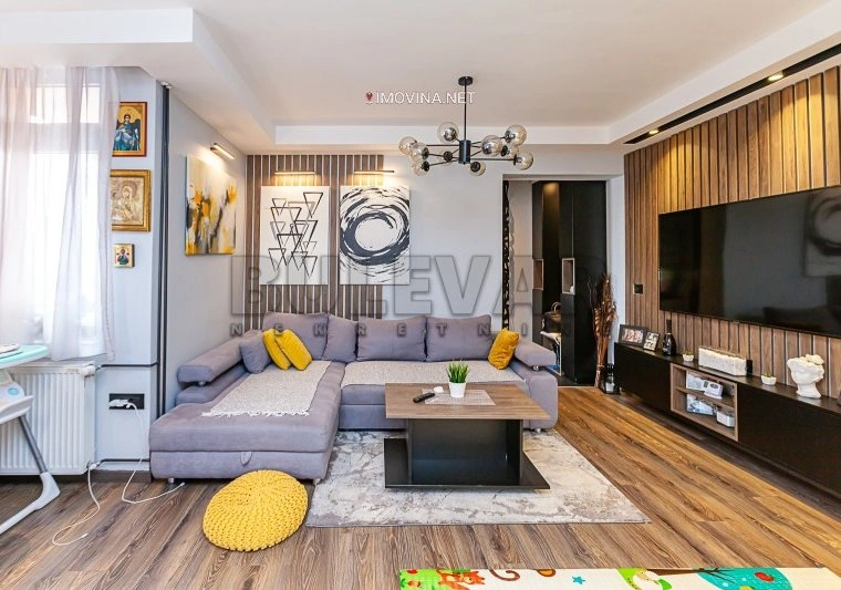 منزل بمساحة 265 m2 مع مرأب في نيش، صربيا