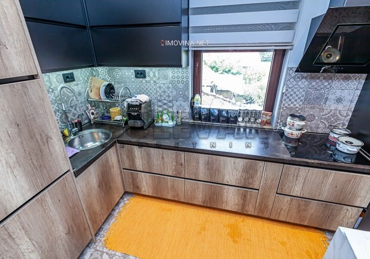 منزل بمساحة 265 m2 مع مرأب في نيش، صربيا