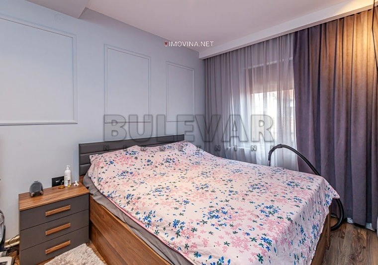 منزل بمساحة 265 m2 مع مرأب في نيش، صربيا