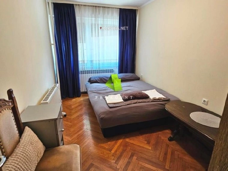 شقة بمساحة 74 م² مع موقف سيارات مفتوح في نيش، صربيا