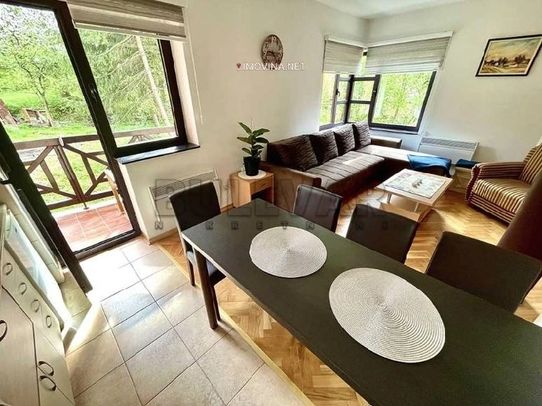 Apartamento de 1 quarto com estacionamento em Zlatibor, Sérvia