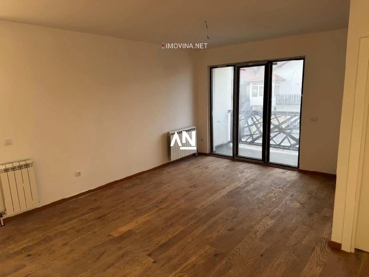 ज़्लाटिबार, सर्बिया में पार्किंग सहित 45 m² अपार्टमेंट