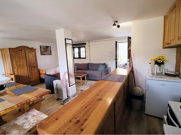 ज़्लाटिबोर, सर्बिया में पहाड़ का नज़ारा वाला 4‑बेडरूम घर