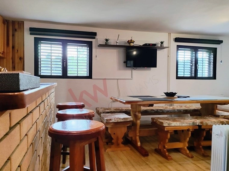 ज़्लाटिबोर, सर्बिया में पहाड़ का नज़ारा वाला 4‑बेडरूम घर