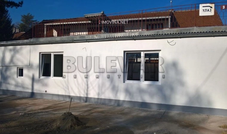 منزل بمساحة 220 م² مع حديقة في كرالييفو، صربيا