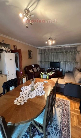 منزل بمساحة 120 م² مع حديقة في زرينجانين، صربيا