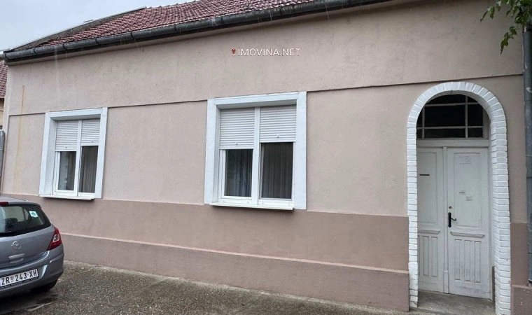 منزل 170 m2 مع حديقة في زرنجانين، صربيا