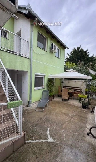 منزل 170 m2 مع حديقة في زرنجانين، صربيا