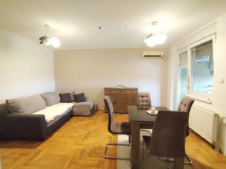 ज़्रेनजानिन, सर्बिया में लिफ्ट वाला 1-बेडरूम अपार्टमेंट