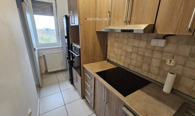 ज़्रेनजानिन, सर्बिया में लिफ्ट वाला 1-बेडरूम अपार्टमेंट