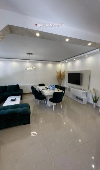 ज़रेनजैनिन, सर्बिया में बगीचे के साथ 200 m2 का घर