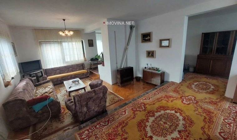 塞尔维亚 Zrenjanin 190 m2 带车库的房屋