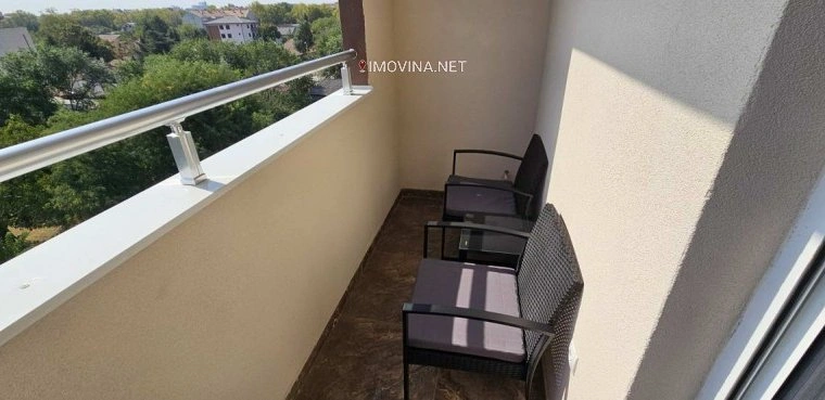 شقة بمساحة 43 m2 مع موقف سيارات مكشوف في Zrenjanin, Serbia