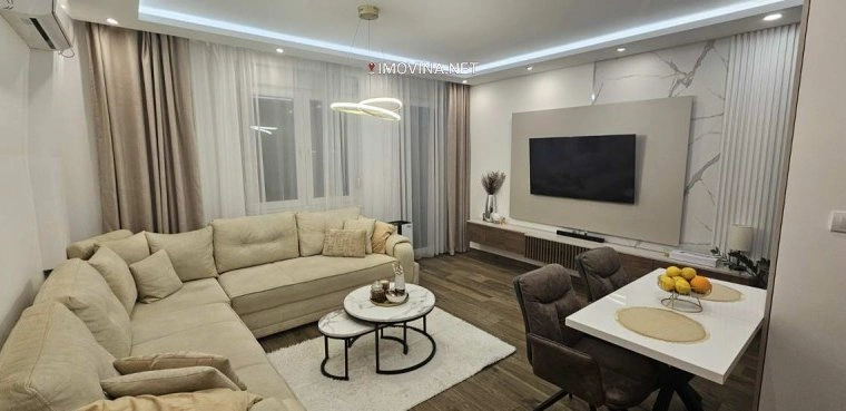 شقة بمساحة 43 m2 مع موقف سيارات مكشوف في Zrenjanin, Serbia