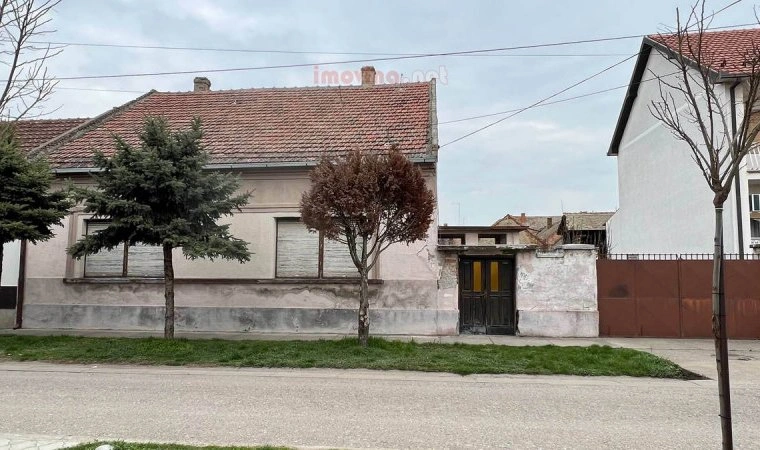 منزل بمساحة 139 m2 مع مرأب في Zrenjanin، صربيا