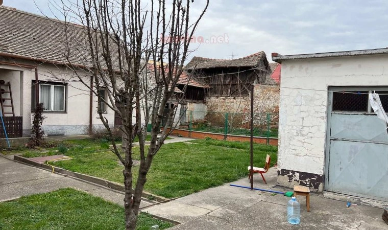 Zrenjanin, Serbia में गैराज वाला 3-बेडरूम घर