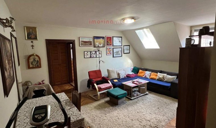 ज़्रेन्जानिन, सर्बिया में खुली पार्किंग के साथ 3-बेडरूम डुप्लेक्स