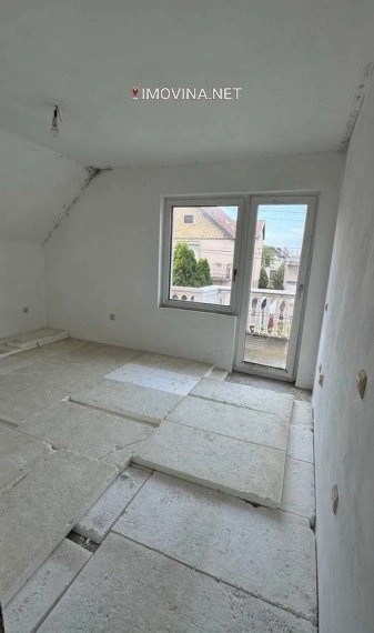 ज़्रेनजानिन, सर्बिया — फर्नीचर सहित 5-बेडरूम घर