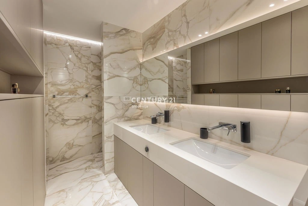 ल्यूब्लियाना, स्लोवेनिया में 120 m2 का अपार्टमेंट