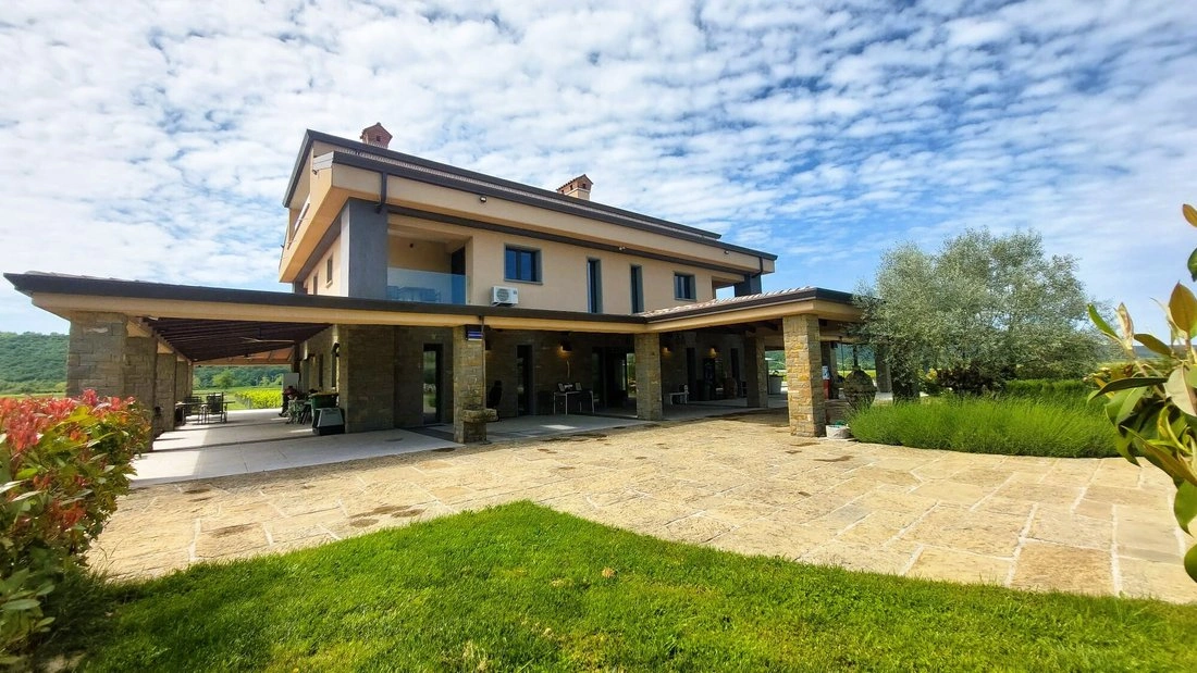 فيلا بمساحة 450 م² في غروسوبلي، سلوفينيا