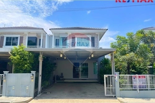 House 5+1 with garden in Samut Prakan, Thailand