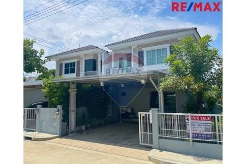 House 5+1 with garden in Samut Prakan, Thailand