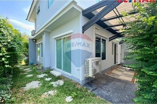 House 5+1 with garden in Samut Prakan, Thailand