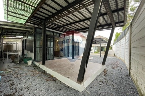 House 3+1 with parking in Samut Prakan, Thailand