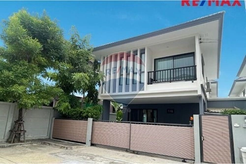 House 9+1 with sea view in Samut Prakan, Thailand