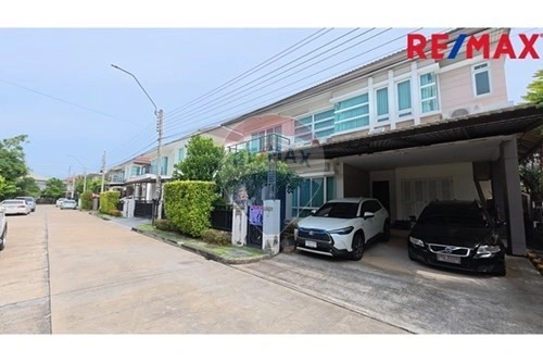 Spacious House 219 m² in Samut Prakan, Thailand