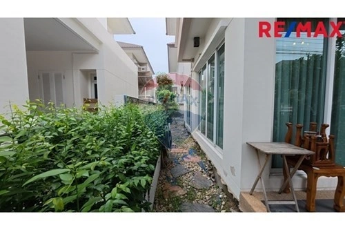 Spacious House 219 m² in Samut Prakan, Thailand
